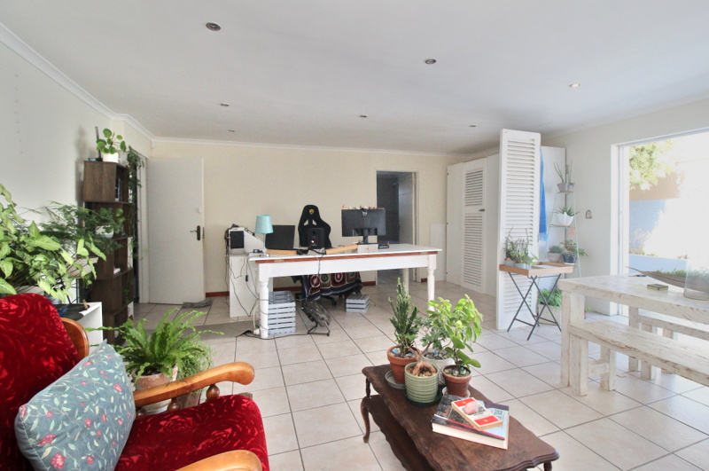 8 Bedroom Property for Sale in Mountainside Western Cape